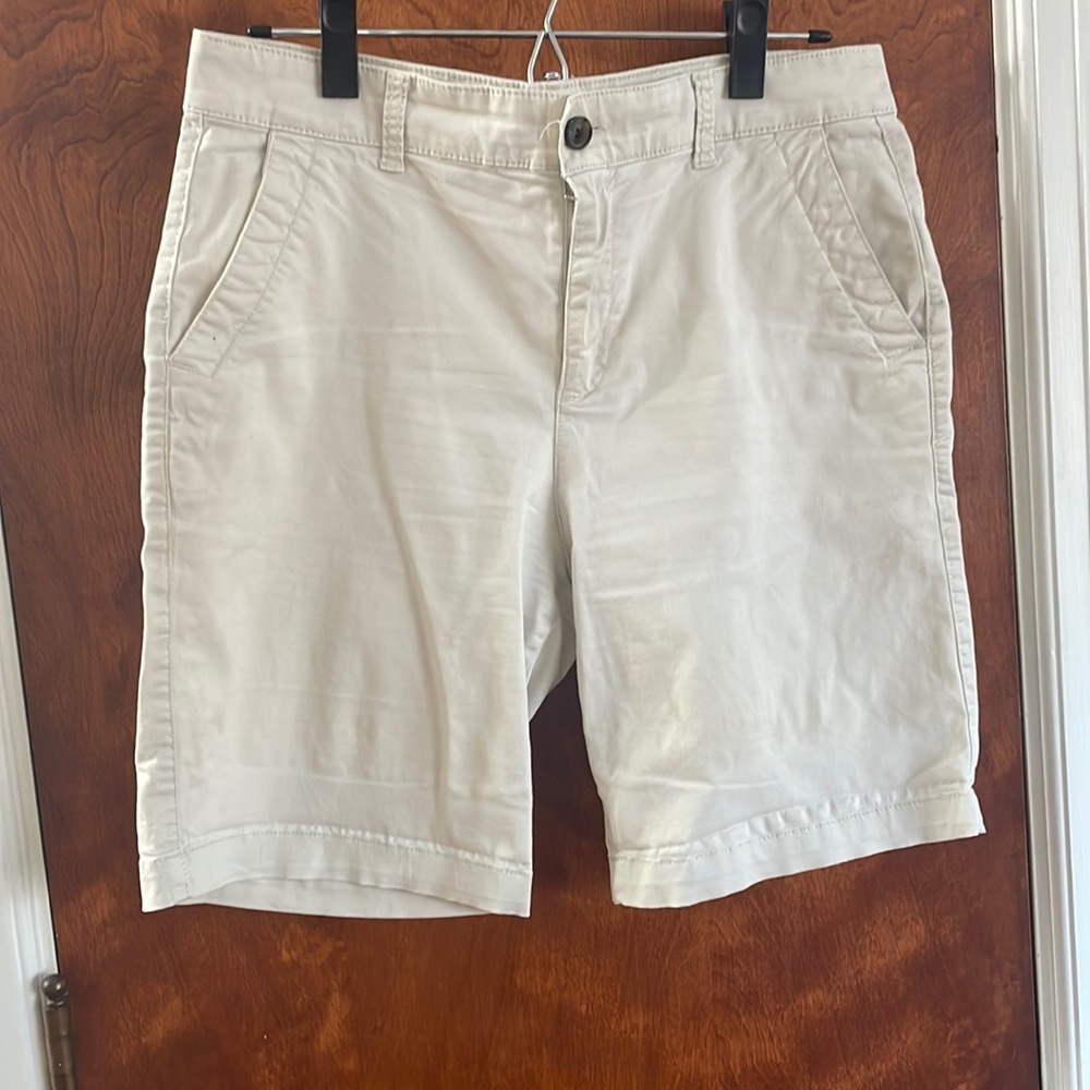 Gap Bermuda shorts. Size 6